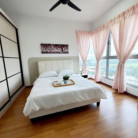 スリ・カンバンガンResidensi Floraアパートメント エクステリア 写真