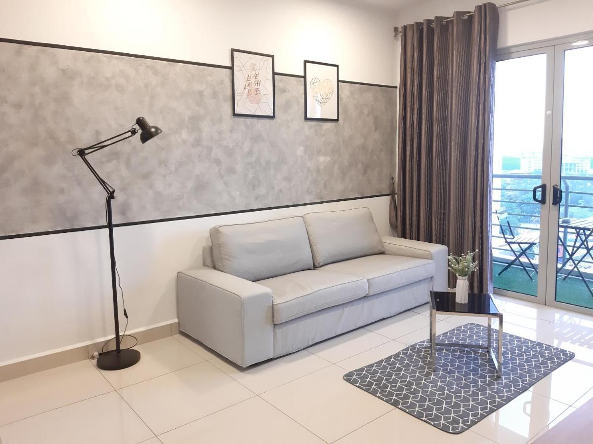 スリ・カンバンガンResidensi Floraアパートメント エクステリア 写真