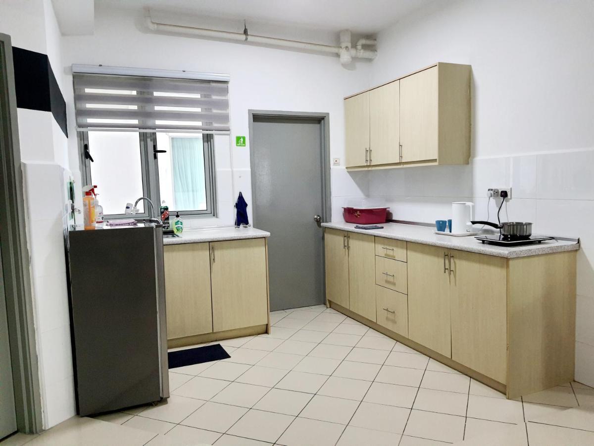 スリ・カンバンガンResidensi Floraアパートメント エクステリア 写真