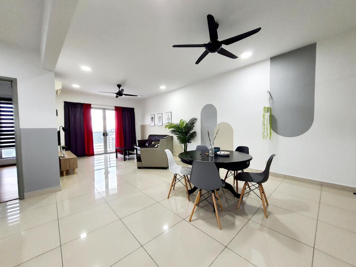 スリ・カンバンガンResidensi Floraアパートメント エクステリア 写真