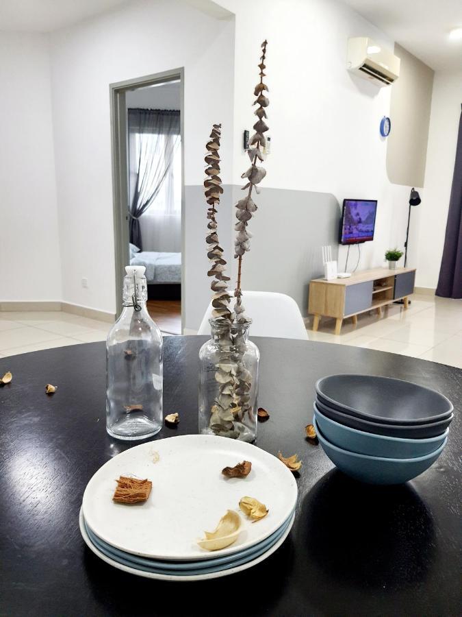 スリ・カンバンガンResidensi Floraアパートメント エクステリア 写真