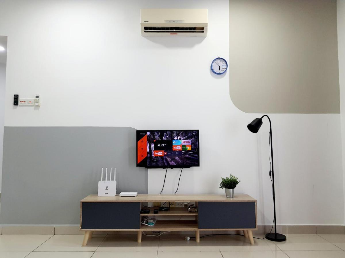 スリ・カンバンガンResidensi Floraアパートメント エクステリア 写真