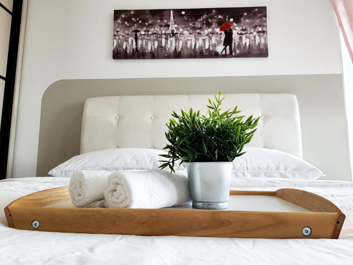 スリ・カンバンガンResidensi Floraアパートメント エクステリア 写真