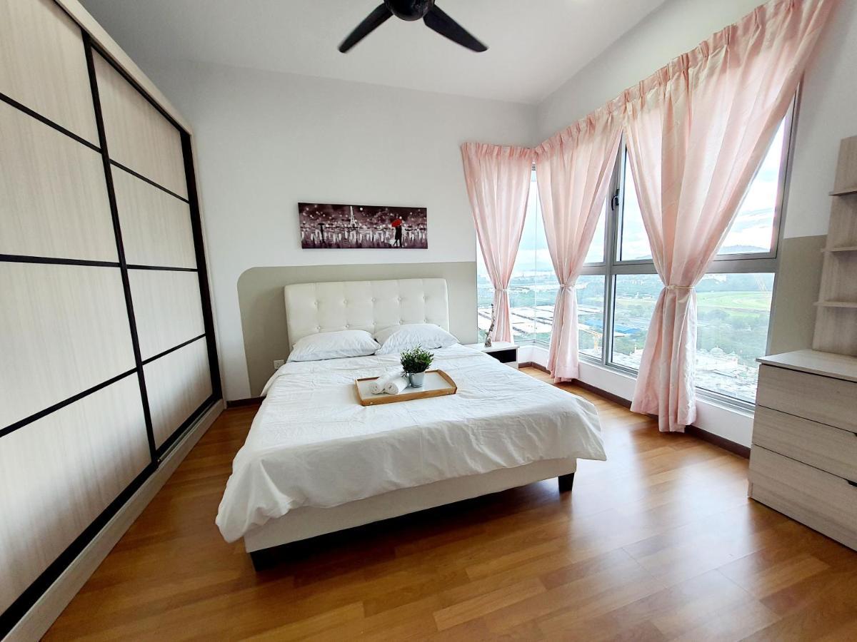 スリ・カンバンガンResidensi Floraアパートメント エクステリア 写真