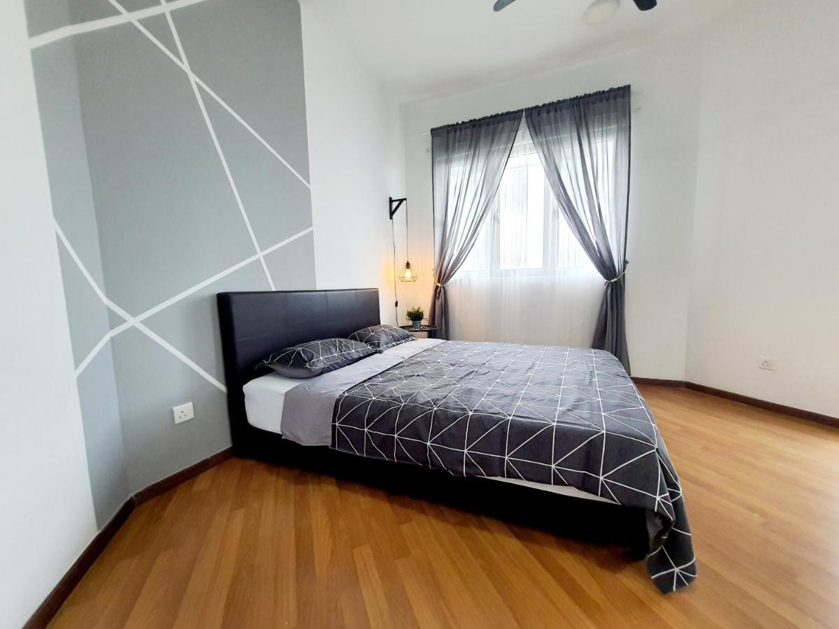 スリ・カンバンガンResidensi Floraアパートメント エクステリア 写真