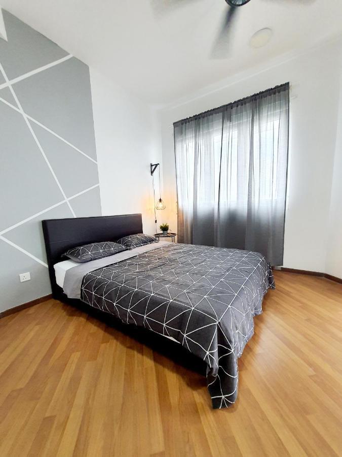 スリ・カンバンガンResidensi Floraアパートメント エクステリア 写真